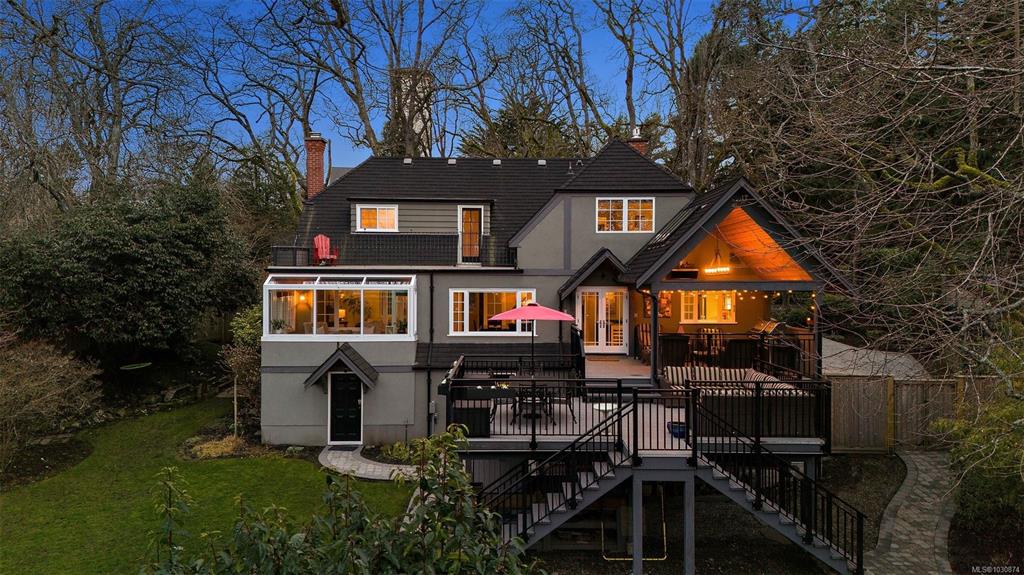 Fourth View of 995 Terrace Ave, Victoria, BC, V8S 3V2