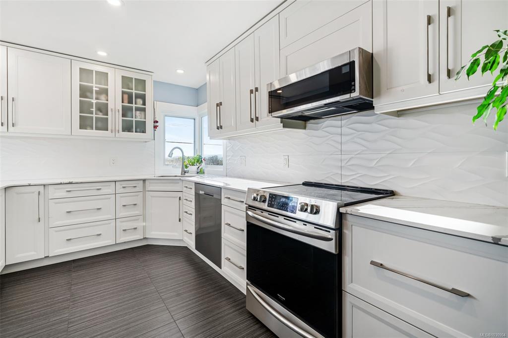 Third View of 730 Burnside Rd W, Saanich, BC, V8Z 1N1