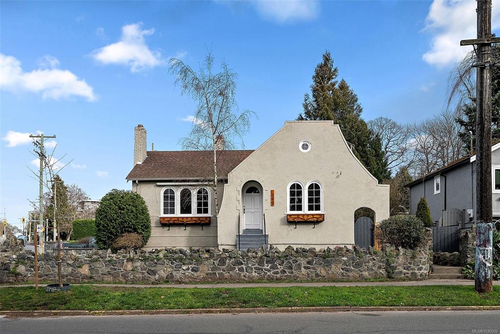 Second View of 1095 Moss St, Victoria, BC, V8V 4P4