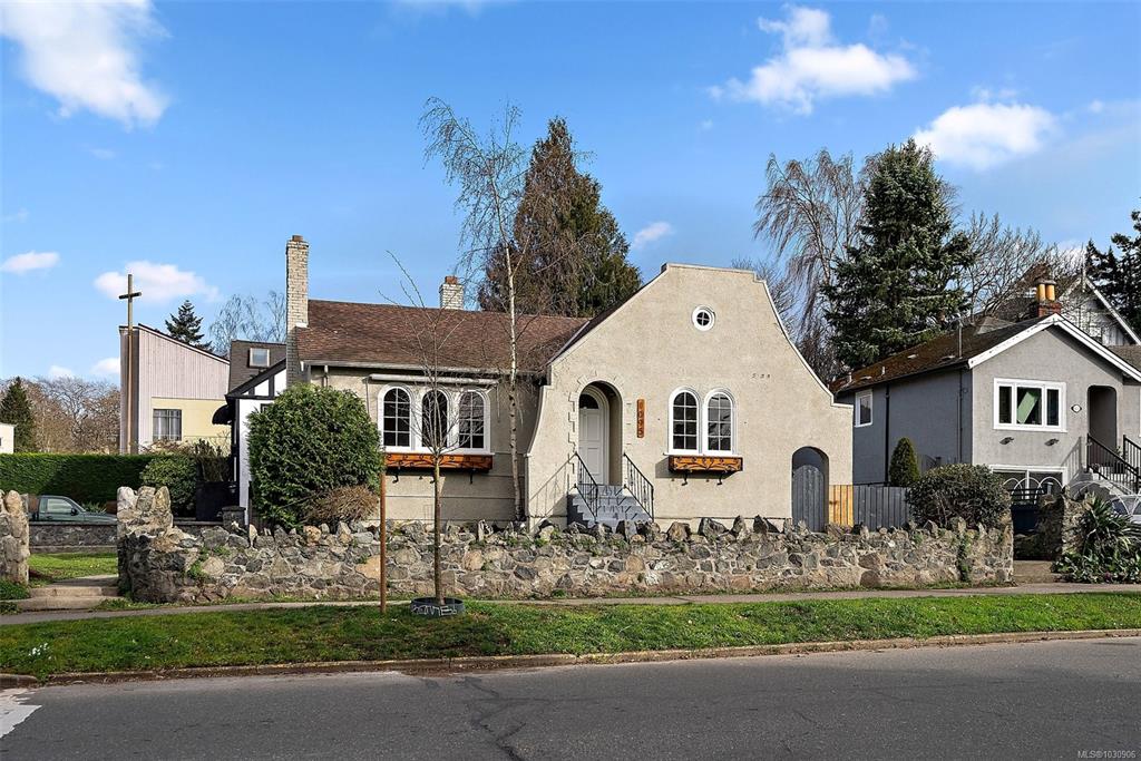 Fourth View of 1095 Moss St, Victoria, BC, V8V 4P4