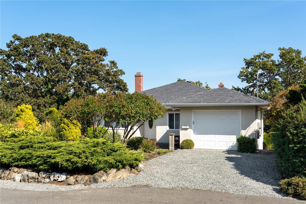 Third View of 1697 Yale St, Oak Bay, BC, V8R 5N5