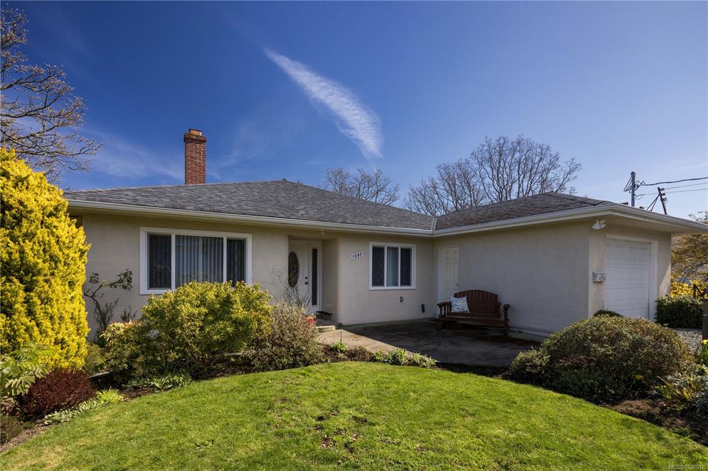 Fourth View of 1697 Yale St, Oak Bay, BC, V8R 5N5