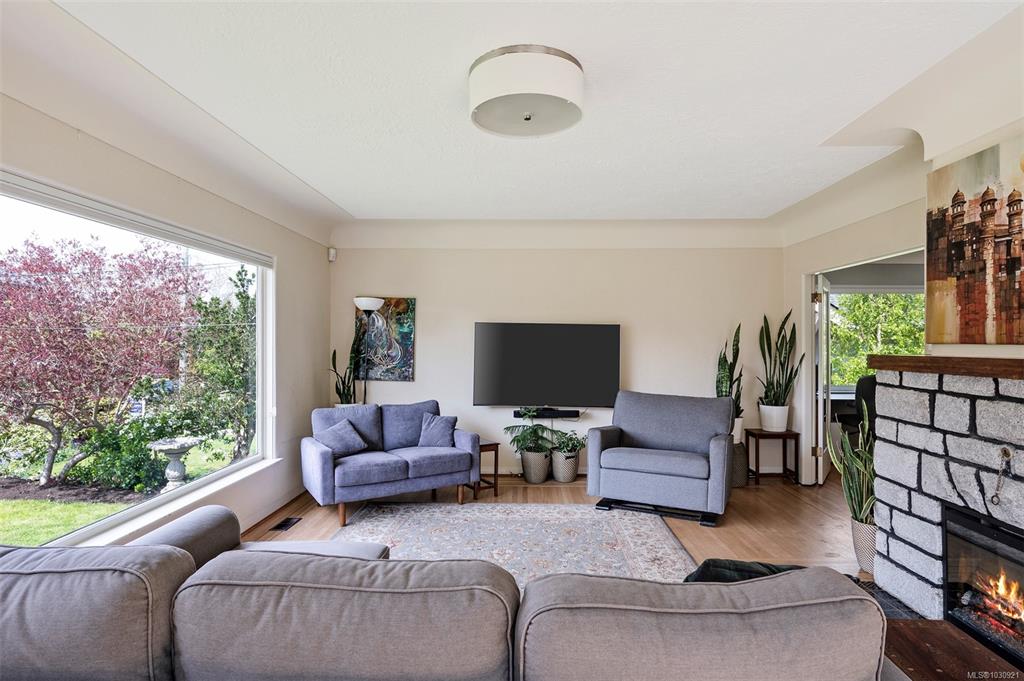 Fourth View of 535 Linden Ave, Victoria, BC, V8V 4G6