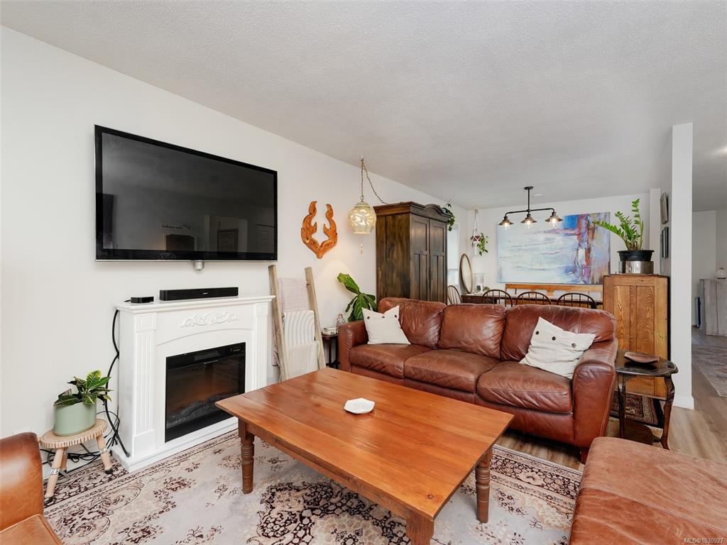 Third View of 867 Mckenzie Ave, Saanich, BC, V8X 3G4