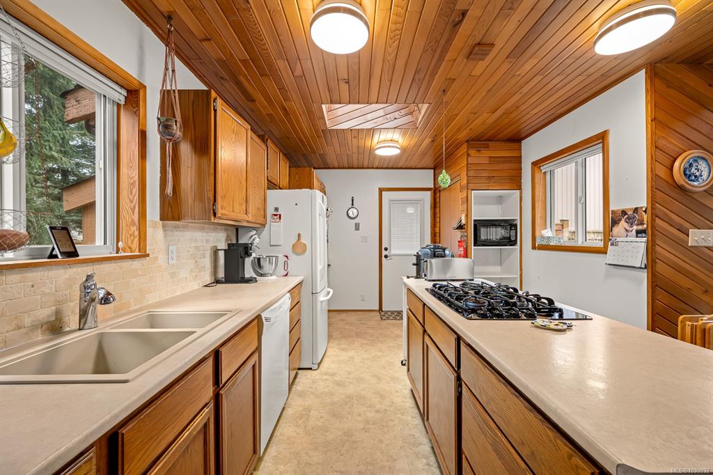 Fourth View of 8876 Henderson Ave, Black Creek, BC, V9J 1A6