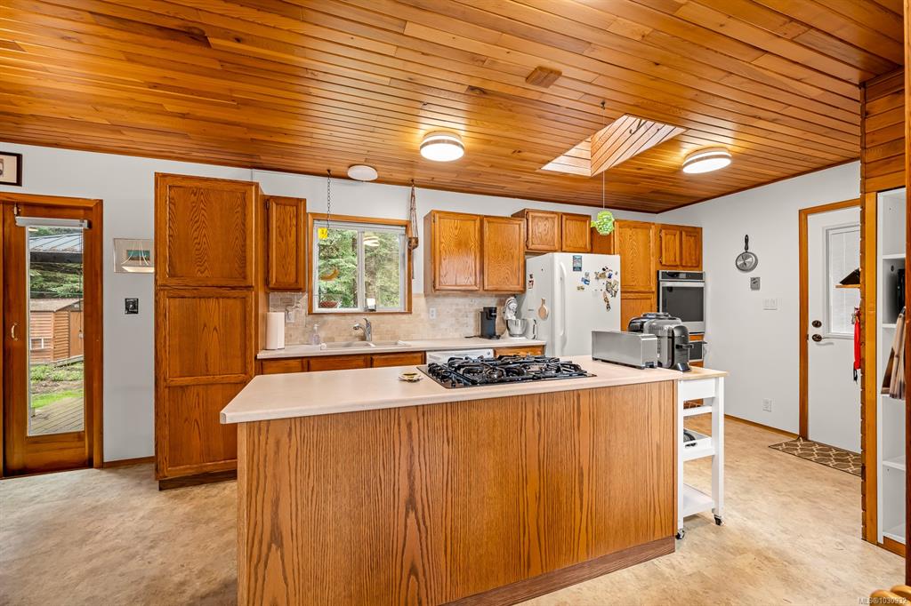 Fifth View of 8876 Henderson Ave, Black Creek, BC, V9J 1A6