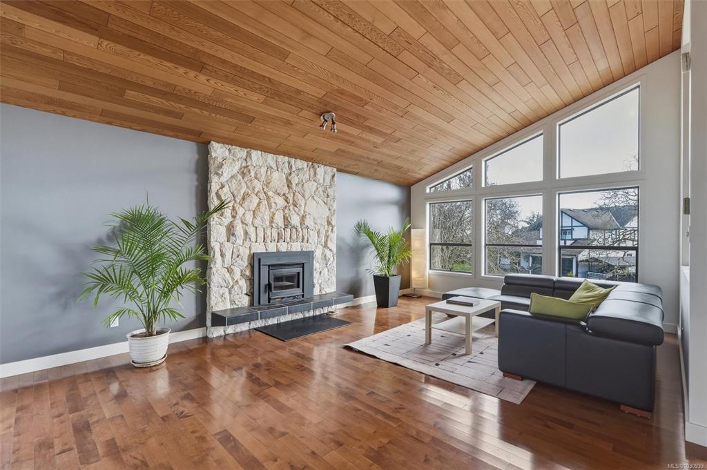 Fourth View of 890 Denford Cres, Saanich, BC, V8X 4N1