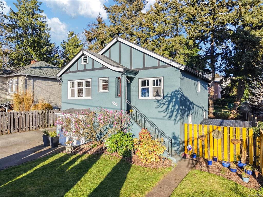 Second View of 555 Lampson St, Esquimalt, BC, V9A 5Z8