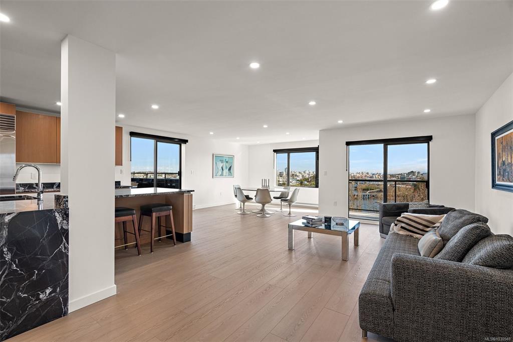 103 Gorge Rd E, 1030948, BC,