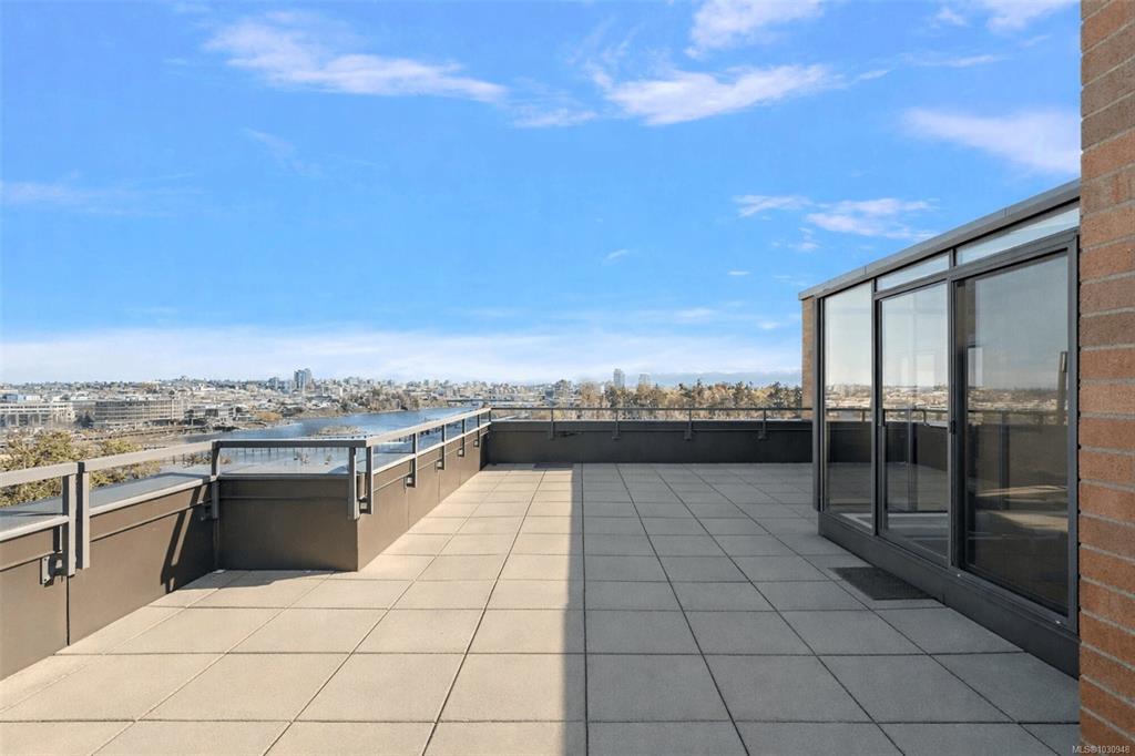 Third View of 103 Gorge Rd E, Treelane Estates, Victoria, BC, V9A 6Z2