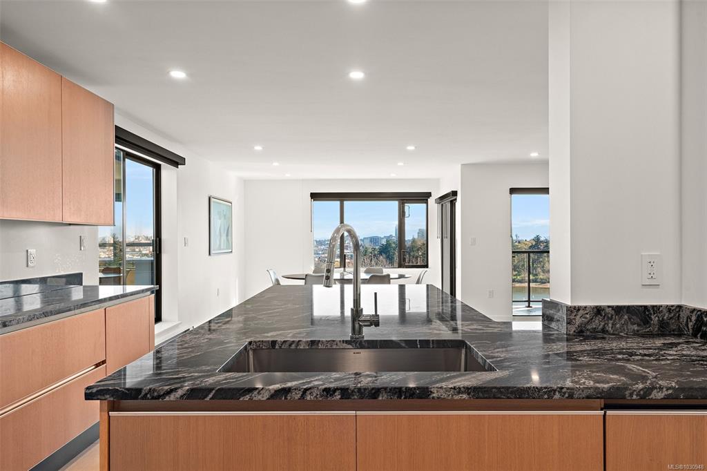 Fourth View of 103 Gorge Rd E, Treelane Estates, Victoria, BC, V9A 6Z2