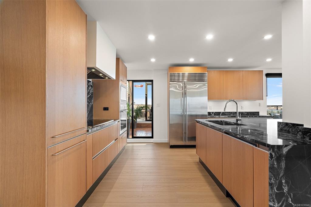 Fifth View of 103 Gorge Rd E, Treelane Estates, Victoria, BC, V9A 6Z2