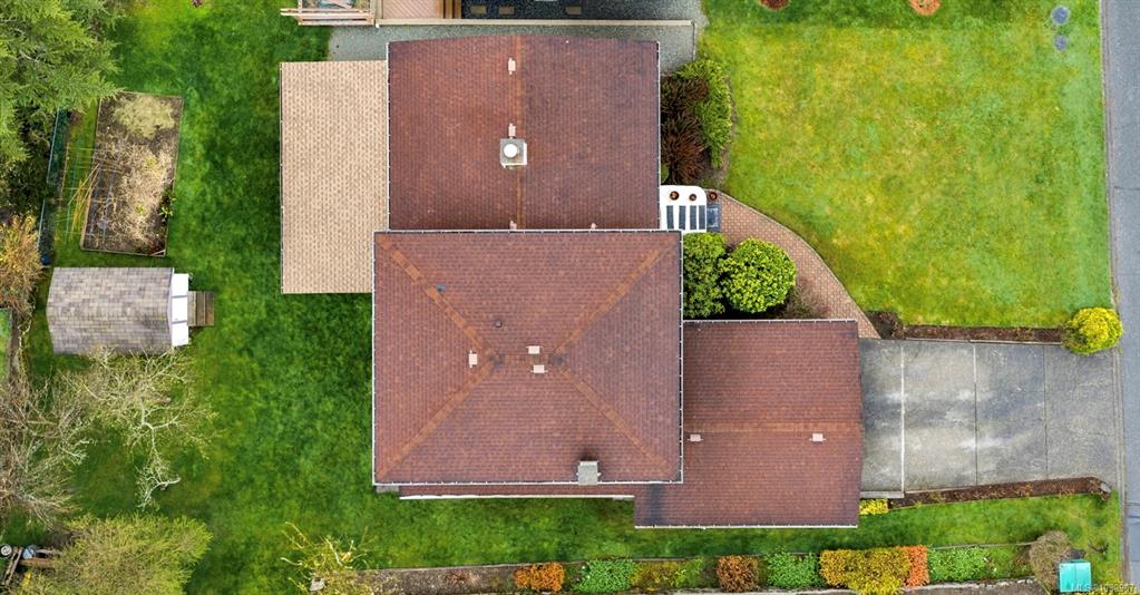 Fourth View of 803 Kimberly Pl, Saanich, BC, V8X 4R2