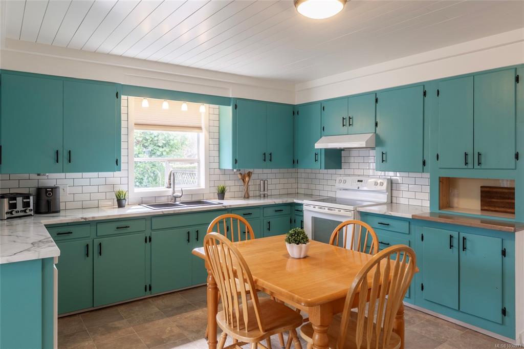 Third View of 270 Beech Ave, Duncan, BC, V9L 3J5