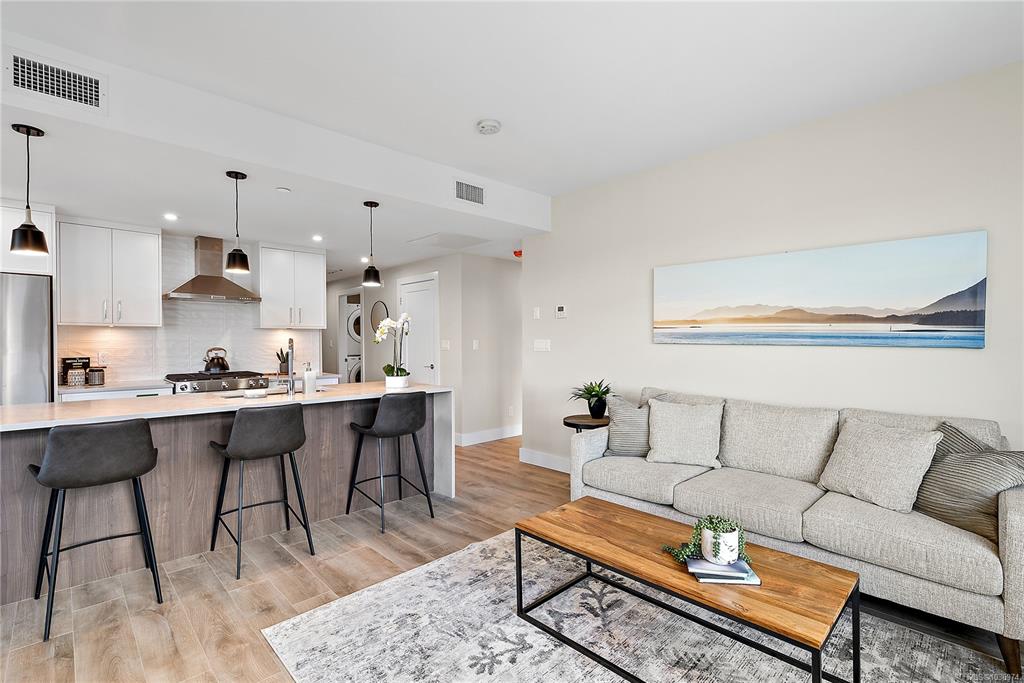 2520 Hackett Cres, 1030974, BC,