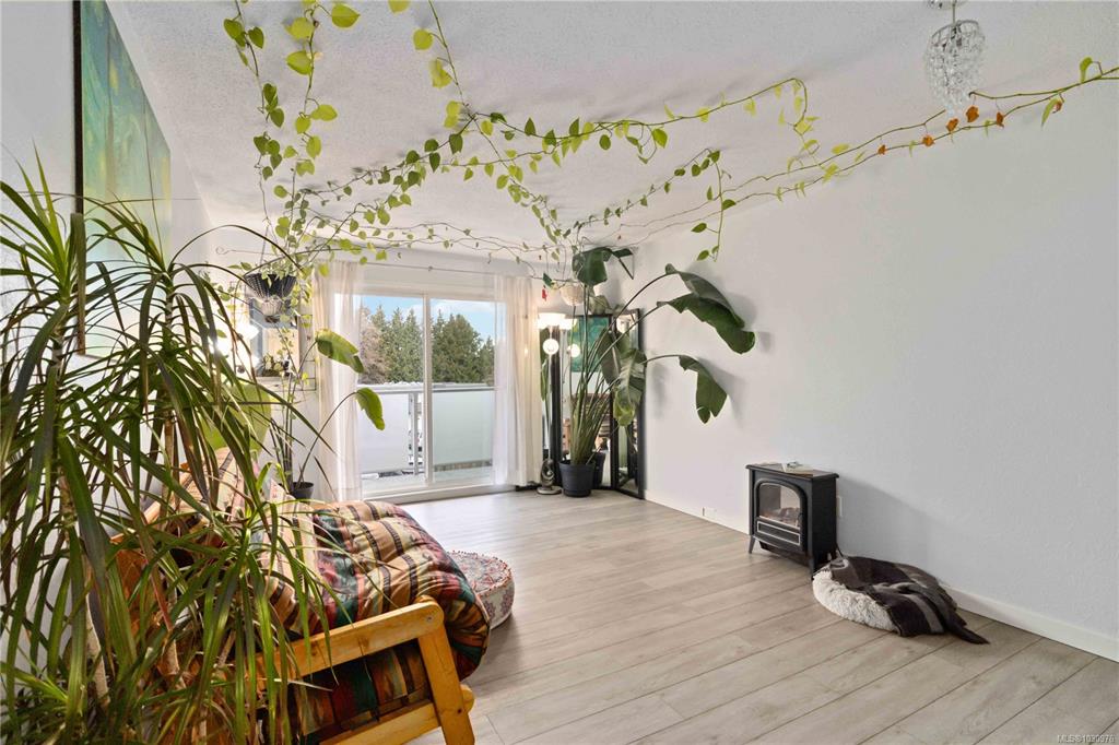 Third View of 3252 Glasgow Ave, Glasgow Court, Saanich, BC, V8X 1M2