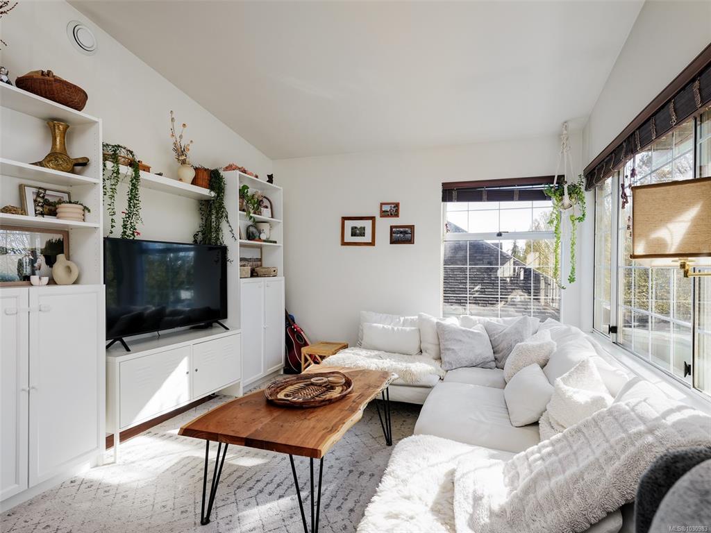 Fifth View of 621 Pine St, Victoria, BC, V9A 2Z9