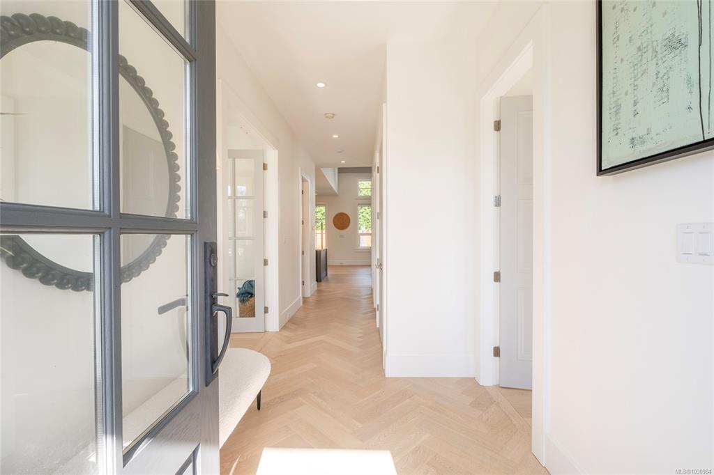 Fifth View of 2218 Kinross Ave, Oak Bay, BC, V8R 2N5