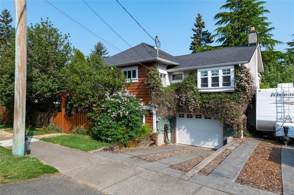 Third View of 938 Ambassador Ave, Saanich, BC, V8X 3N1