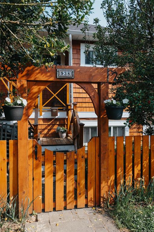 Fourth View of 938 Ambassador Ave, Saanich, BC, V8X 3N1