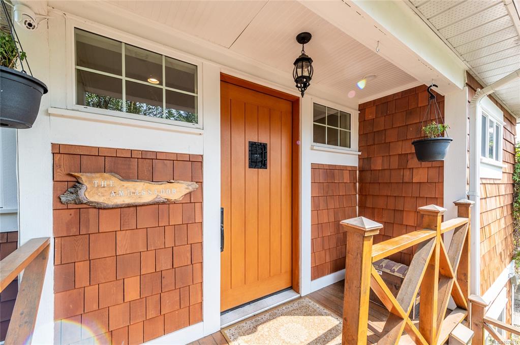 Fifth View of 938 Ambassador Ave, Saanich, BC, V8X 3N1