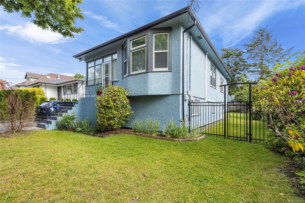 Fifth View of 2065 Goldsmith St, Oak Bay, BC, V8R 1T5