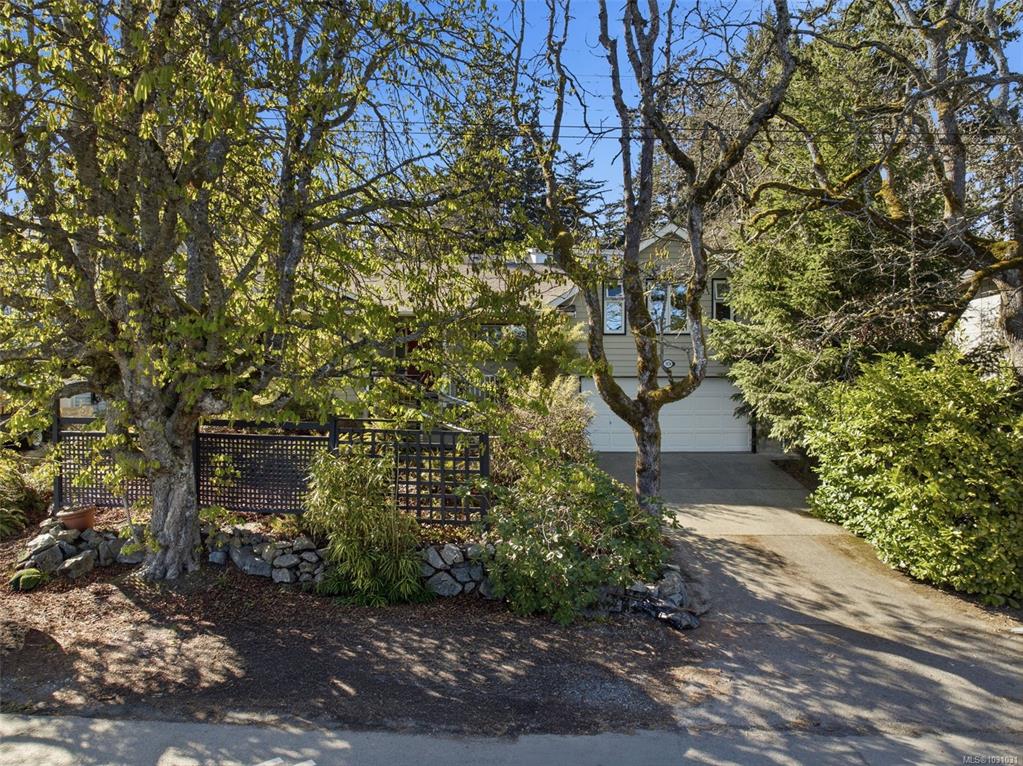 Fourth View of 3874 Grange Rd, Saanich, BC, V8Z 4T5