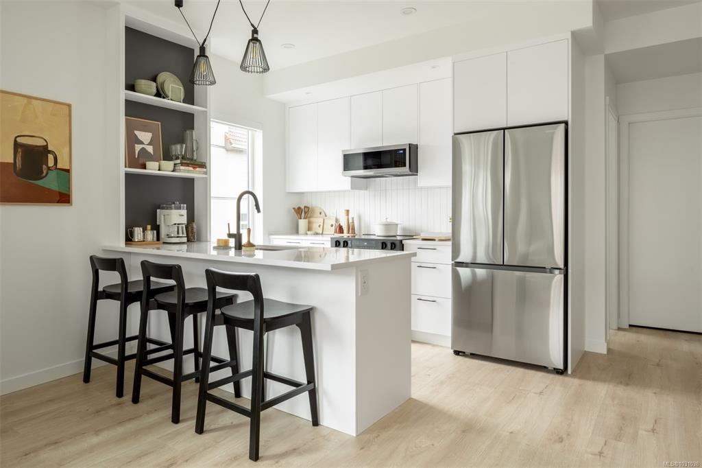 Fourth View of 1075 Tillicum Rd, Central Block, Esquimalt, BC, V9A 2A4