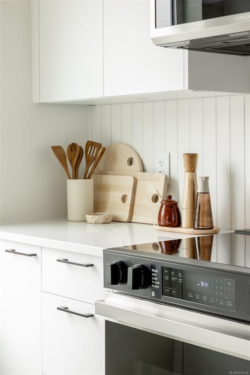 Fifth View of 1075 Tillicum Rd, Central Block, Esquimalt, BC, V9A 2A4