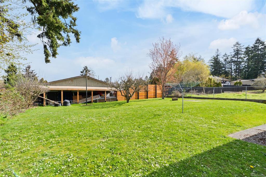Third View of 730 Violet Ave, Saanich, BC, V8Z 2R3