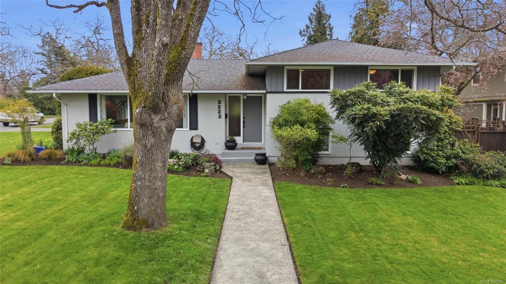 Second View of 3223 Henderson Rd, Oak Bay, BC, V8P 5A3