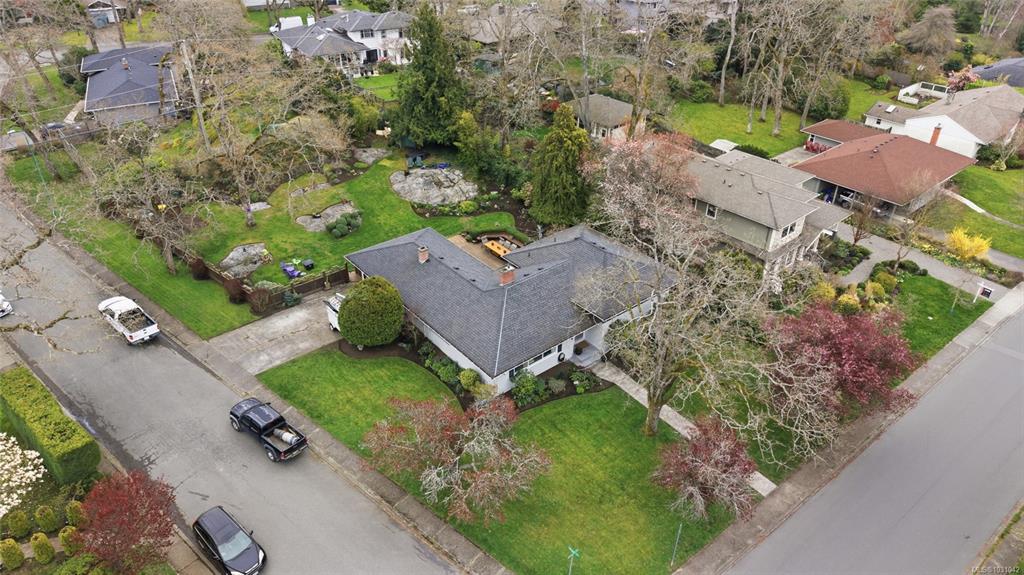 Third View of 3223 Henderson Rd, Oak Bay, BC, V8P 5A3