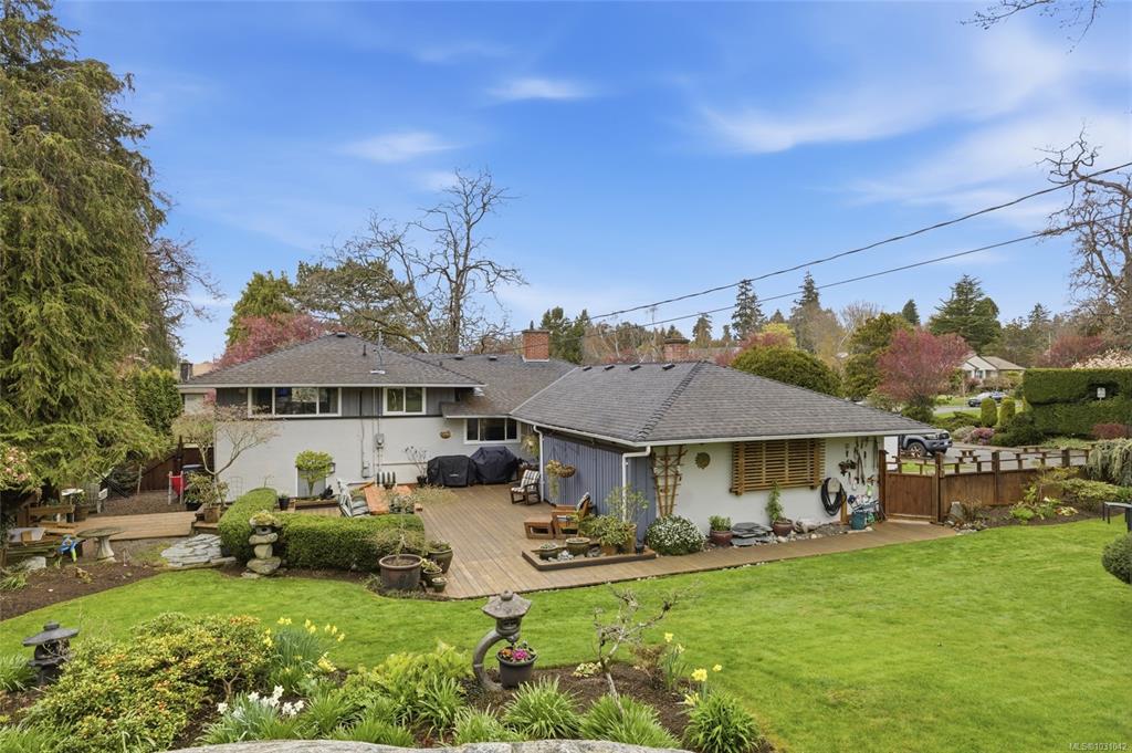 Fourth View of 3223 Henderson Rd, Oak Bay, BC, V8P 5A3