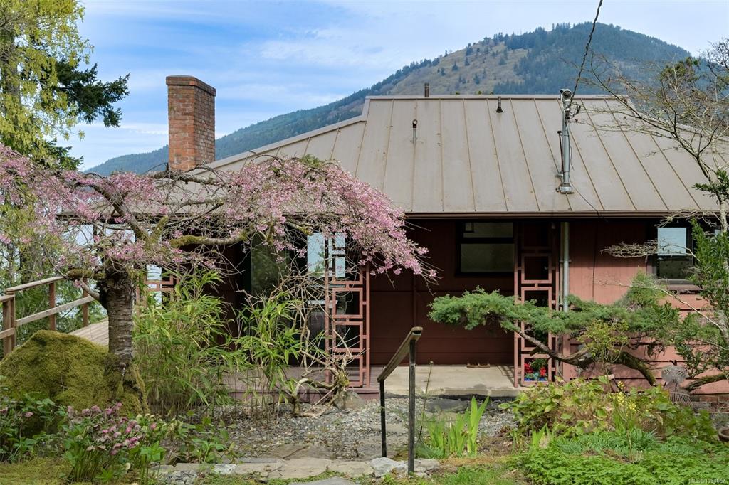 Fifth View of 618 Lands End Rd, North Saanich, BC, V8L 5K9