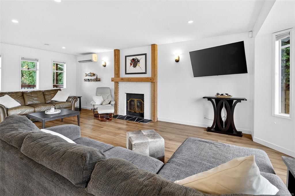 Third View of 3990 Bow Rd, Saanich, BC, V8N 3B1