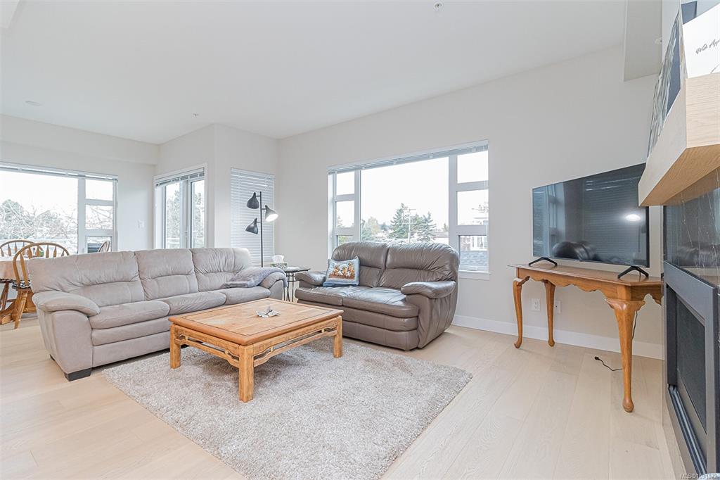 Fifth View of 9861 Third St, Sidney, BC, V8L 3A8