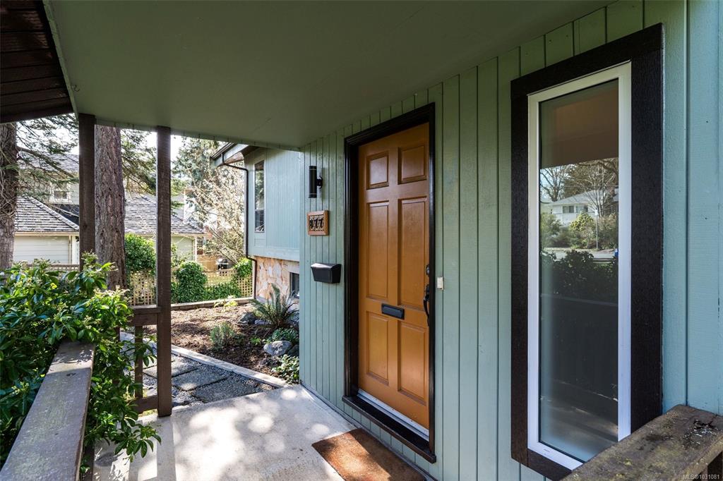 Third View of 877 Kindersley Rd, Esquimalt, BC, V9A 4N1