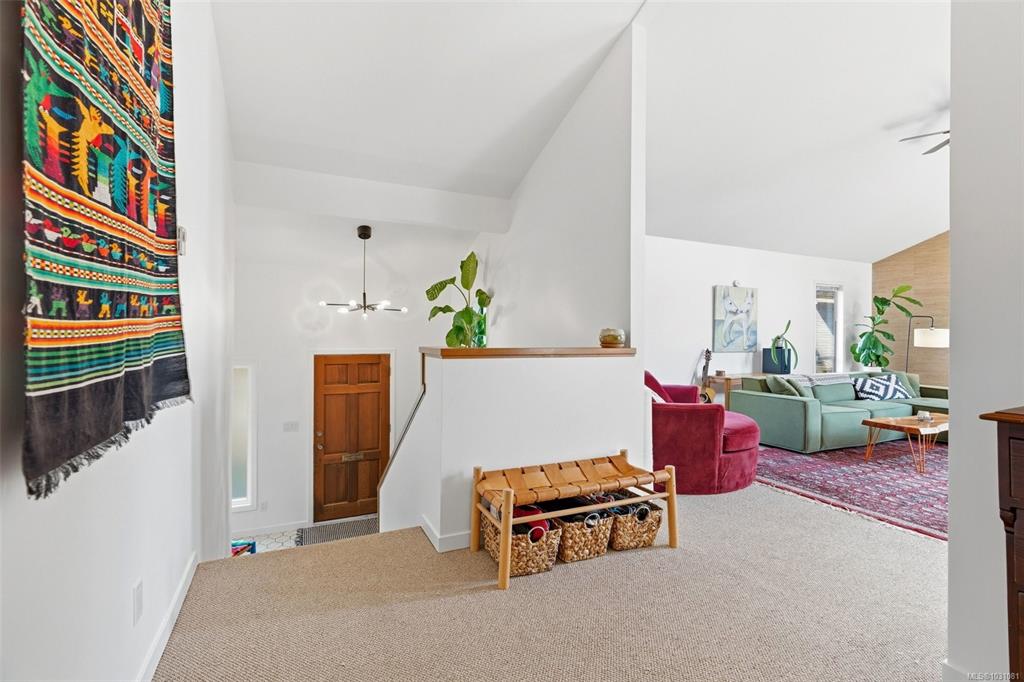 Fifth View of 877 Kindersley Rd, Esquimalt, BC, V9A 4N1