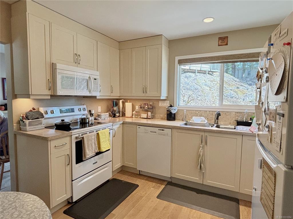 Fourth View of 445 Chamiss Cres, Gold River, BC, V0P 1G0