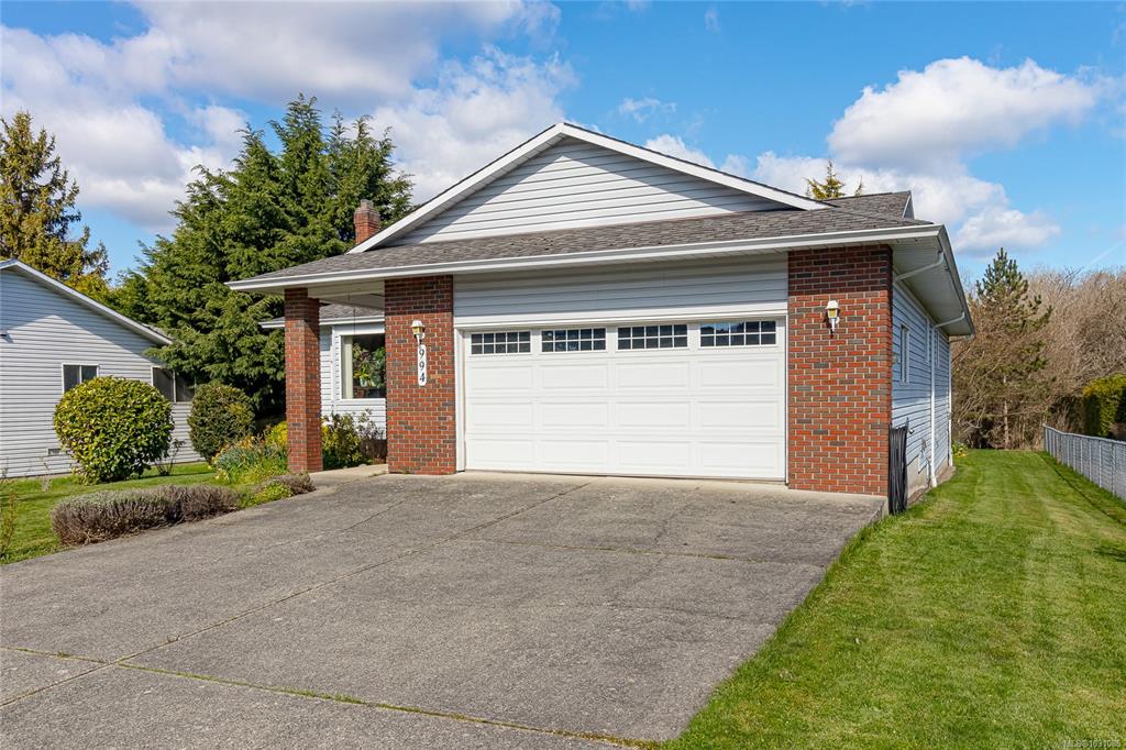 Second View of 994 Meadowview Pl, Saanich, BC, V8Z 7E2