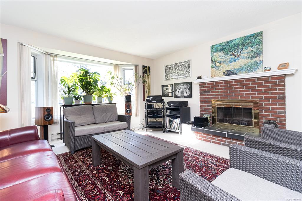 Fifth View of 994 Meadowview Pl, Saanich, BC, V8Z 7E2