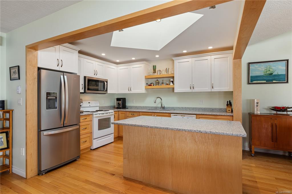 Fourth View of 1717 Blair Ave, Saanich, BC, V8N 6G6