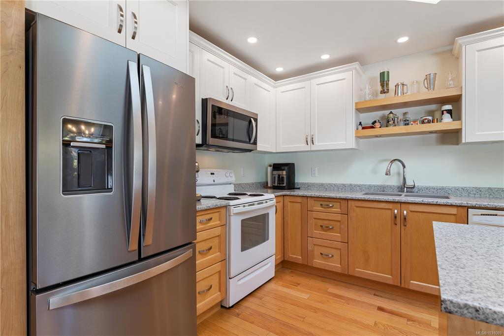 Fifth View of 1717 Blair Ave, Saanich, BC, V8N 6G6