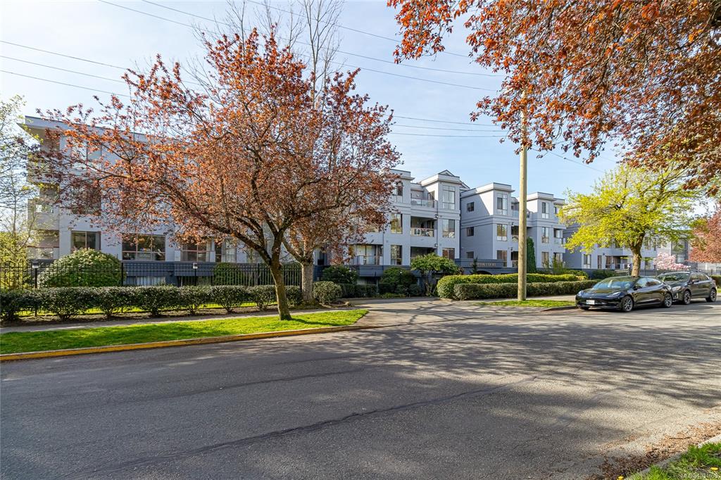 Third View of 545 Manchester Rd, Victoria, BC, V8T 5H6