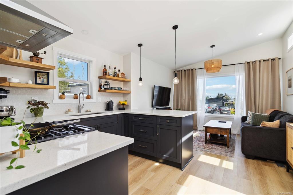 747 Old Place Rd, 1031108, BC,