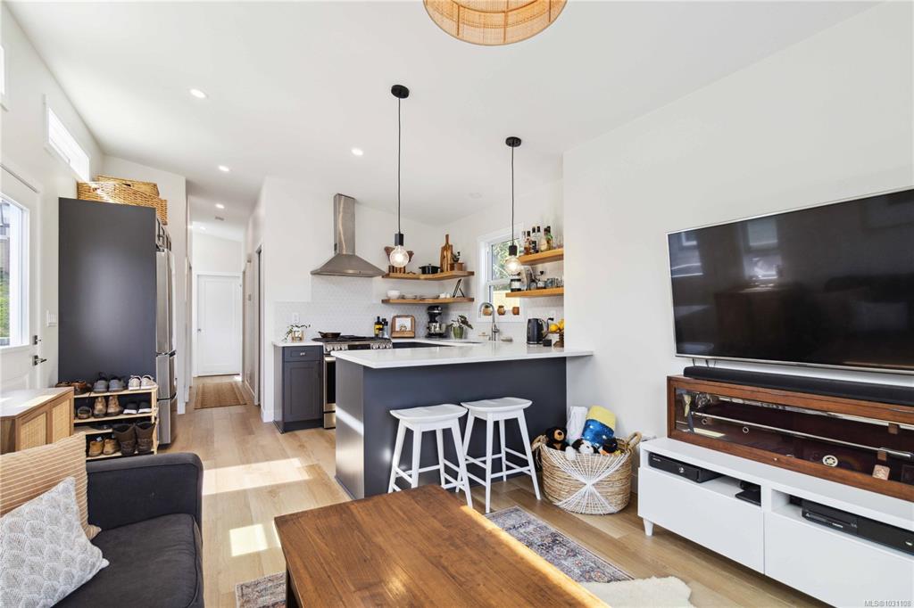 Third View of 747 Old Place Rd, Central Saanich, BC, V8M 0C3