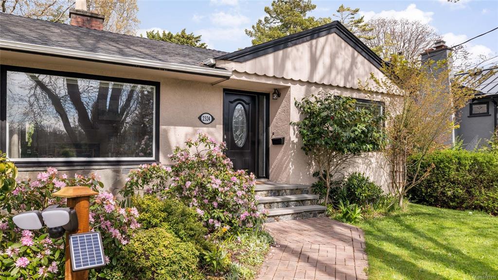 Third View of 2324 Cranmore Rd, Oak Bay, BC, V8R 1Z4