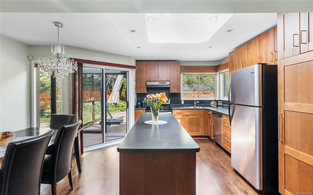 Fifth View of 2324 Cranmore Rd, Oak Bay, BC, V8R 1Z4