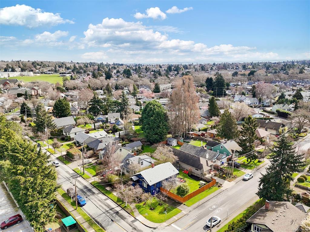 Third View of 1603 Myrtle Ave, Victoria, BC, V8R 2Z9