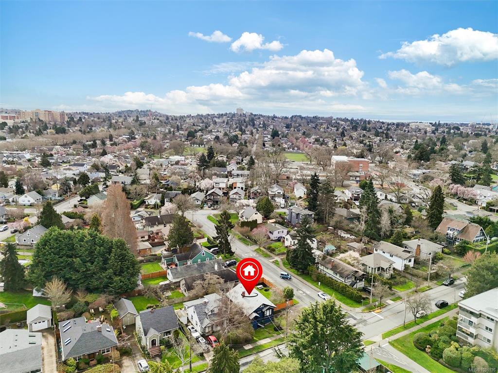 Fourth View of 1603 Myrtle Ave, Victoria, BC, V8R 2Z9